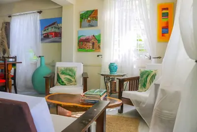 Image de Ideally located, minutes walk to the city, groups family and corporate  suited