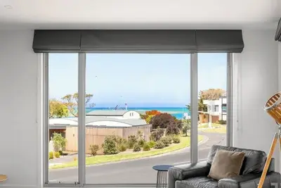 Image de Beachside Getaway - short stroll to beach and shops. Pet friendly with approval