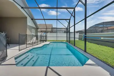 Image de 2. 5 miles to Disney-Heated pool, 4bed, 3bath Villa