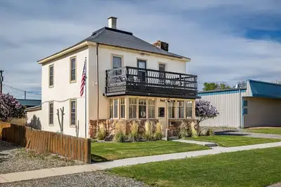 Image de Historic Cody Home w/ hot tub. Walking distance to down town Cody!