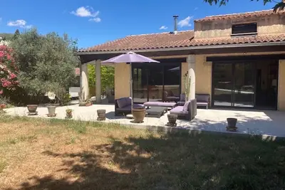 Image de villa contemporaine en pleine nature à 2 km de St Remy de provence