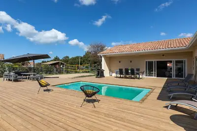 Image de 10 guests modern villa with heated swimming pool 