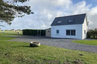 Image de maison pleine de charme à 800m de la mer et de Ménéham