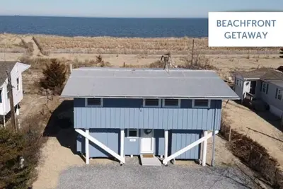 Image de Beachfront Getaway (Backyard Fire Pit, Grill, Deck). 3bd + Bonus Room. 3 Ba