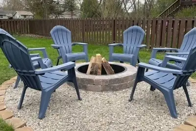 Image de New Fire Pit 🔥 - 15 minutes to Lake Geneva