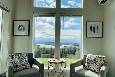 Image de Luxury Tiny Home with River Views on 300 Acre Farm