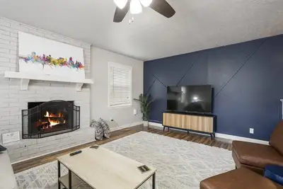 Image de Charming 3bed/2 bath near Gathering Place, Riverparks and Downtown