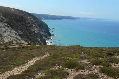 Image de Fabulous position within a stone's throw of the beach.