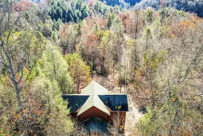 Image de Perfect for Families! 7mi to Dollywood! Private Deck+Nature Views-HotTub-GameRm