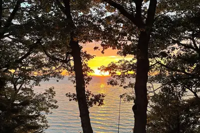 Image de Beautiful Lake Huron beach house, across the street from Golf Course with Sauna