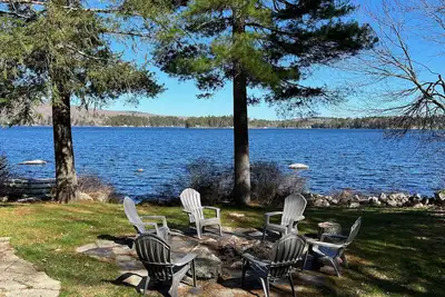 Image de Beautiful Phillips Lake Home.