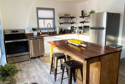 Image de 4 Bedroom Lakehouse w/ Hot Tub, Firepit, & Game Room