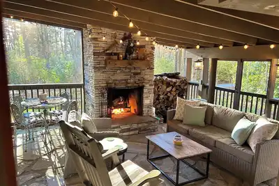 Image de Beautiful Highlands cabin! 8 min to town-Pet friendly-lots of outdoor space