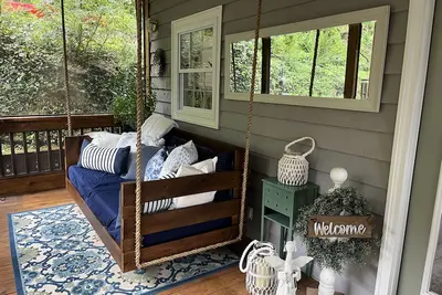 Image de Cozy 2-bedroom Bungalow 5 minutes from Downtown