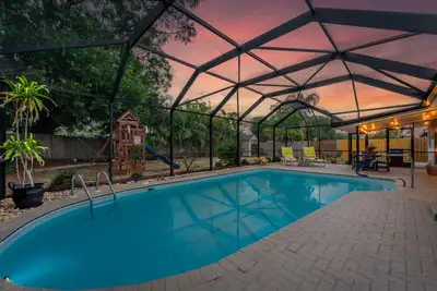 Image de Tropical Palm Retreat | Pool & Games