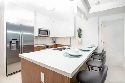 Image de Upscale 2 bedroom with parking in Ala Moana