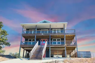 Image de Owners Weeks Open⭐New Hot Tub⭐️Heated Pool, Linens, Wifi, Tennis Courts, Dogs