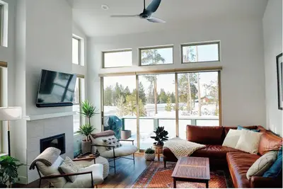 Image de New Modern Cabin - Walk to Town/Shuttle Mins to Wp