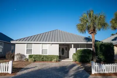 Image de Charming Beach Cottage, Beach Chair Service Included