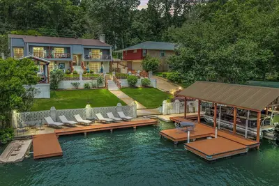 Image de Beautiful Lakefront Home - The Great Escape