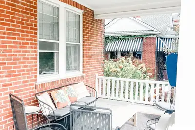 Image de Historic Downtown Family Home - Wraparound Porch, Steps to Bay
