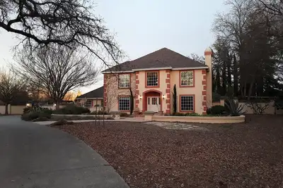 Image de Mediterranean Villa on 2 1/2 acres