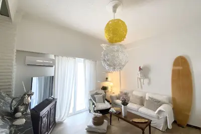 Image de 150m² Unique &Sunlit Live/Work Space in Athens