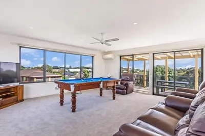 Image de Serenity, located in a quiet cul de sac near Port Fairy's Pea Soup Cove