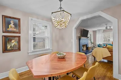 Image de Cheerful 4 Bed House w/ Sunroom-Sleeps8-Firepit!