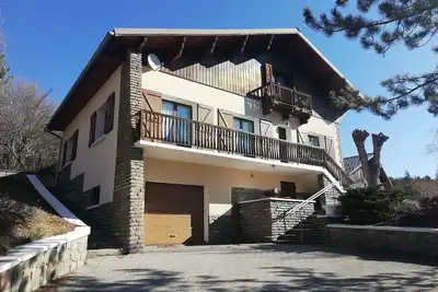 Image de Chalet Traditionnel situé à Barcelonnette sur 2 étages.
