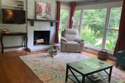 Image de Downtown Brevard Hideaway Steps from Main St Restaurants-Dog Friendly, Fenced