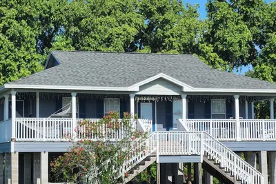 Image de Central Florida Vacation Stilt Home with pool!