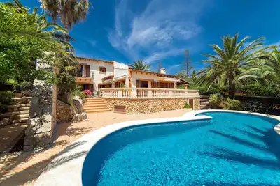 Image de Villa Sembat avec piscine privée et première ligne à la mer