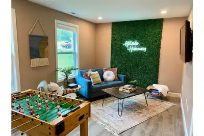 Image de Hillside Hideaway Boho 3br Home w Gameroom, Waffle Bar, Gas Fire Pit, Mtn Views!