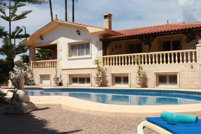 Image de Villa Tres Palmeras piscina con jacuzzi cerca de Benidorm y Albir