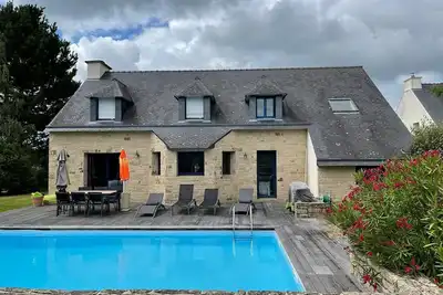 Image de Maison traditionnelle bretonne avec piscine chauffée à 5min à pied de la plage