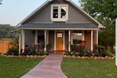 Image de Circle E, Lake, Caverns, Sewanee &Jack Daniel’s close by with a jacuzzi waiting