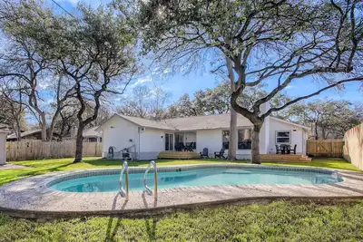 Image de Modern 4bd w/ Pool, Outside dining, Gourmet kitchen