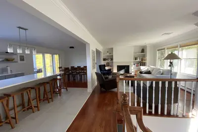 Image de Modern, private, spacious vacation home, deck, mountain views, 5 mi to Catamount