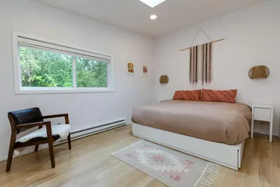 Image de Modern, pet friendly1/3 acre home just 25 minutes to downtown Portland