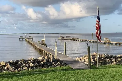 Image de Welcome to \"Barn on The Bay\" 4bdr w 300' Lighted Pier on Turtle Bay