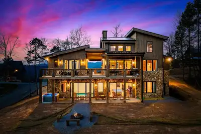 Image de ⛰️ On The Rocks ⛰️ | Luxury Indoor Pool Cabin with • Sauna • Theater • Hot Tub