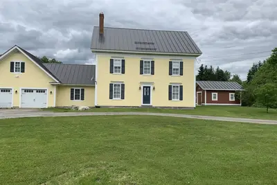 Image de The Main House- Beautiful Antique home.