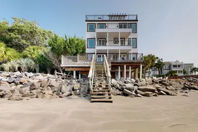 Image de Luxury Oceanfront Villa with pool, firepit, & rooftop view-Walk to Pier Village!