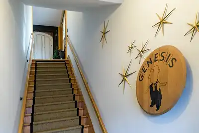 Image de 2, 000 sq ft loft located \"downtown\" with access to dining. . shops. . . movie theater