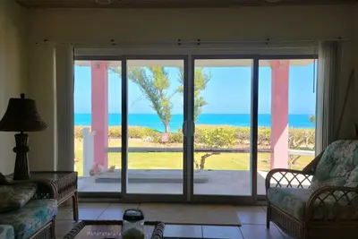 Image de Ocean Front Conch Pearl -Green Turtle Cay with a dock! July Availability!