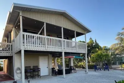 Image de BeachHouse @ Sombrero & Ocean access w/45’ Dock, kayaks and Bikes.