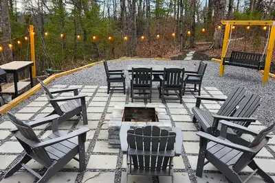 Image de Mt. Views! A+ Location! Hot Tub! Arcades! Fire Pit! Swing! Privacy! 5miles to Pf