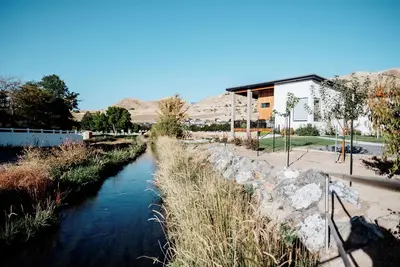 Image de Modern Apt w/ Private Entry & Patio - Mtn Views