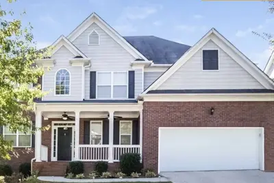 Image de Spacious 4 bedroom residential home with Recording Studio! !